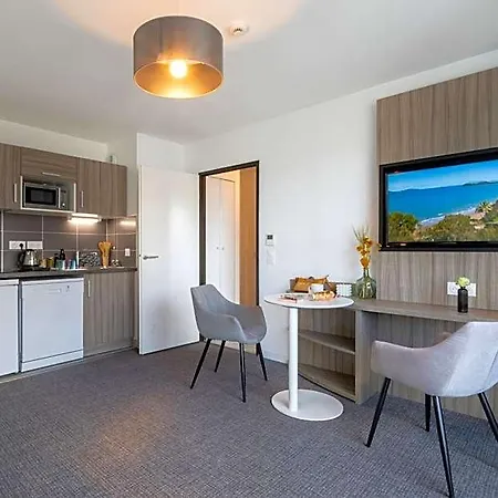 מלון דירות Nemea Grand Coeur Centre 4*
